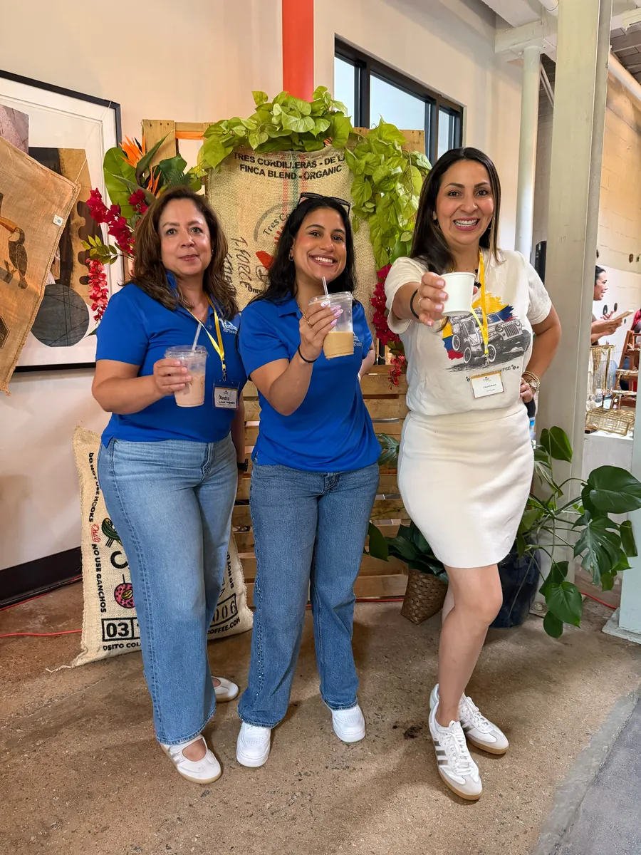 El equipo de la revista cubriendo un evento del Upstate