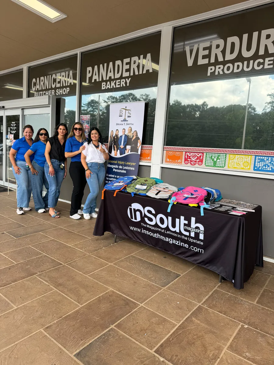 Apoyando la campaña Back to School junto a la firma de abogados Brian T. Smith